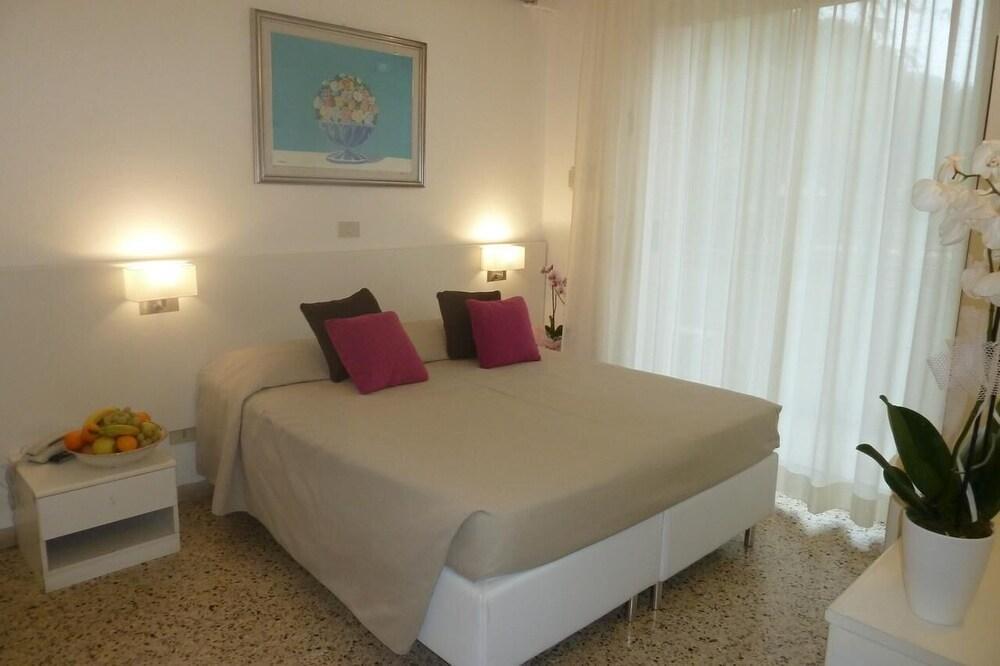 Hotel Astra Milano Marittima Exterior foto