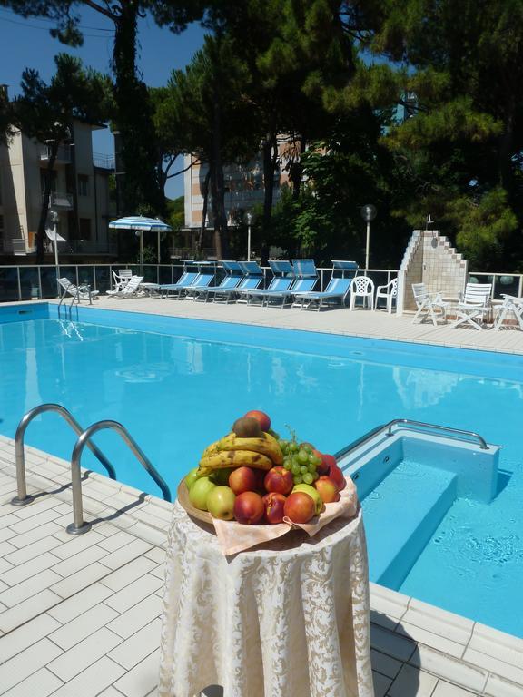 Hotel Astra Milano Marittima Exterior foto